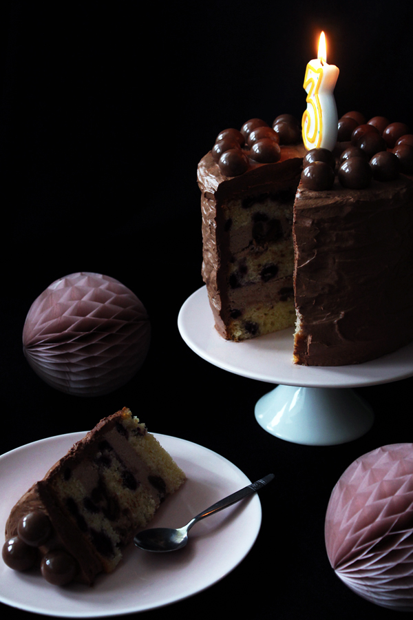 Blueberry Mocha Nougat Cheesecake Cake